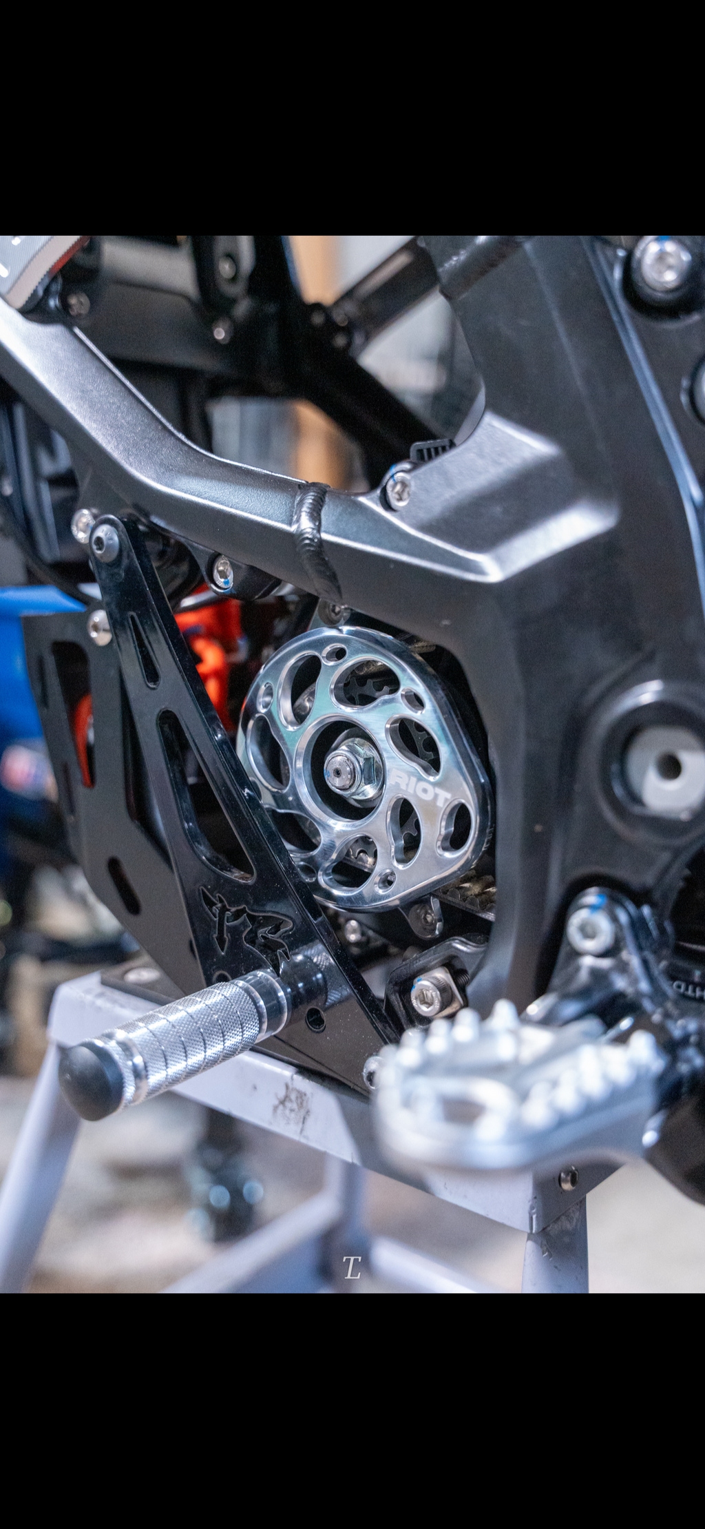Surron Ultra Bee Motor Cover — Billet Aluminum, 5-Axis CNC Riot Racing