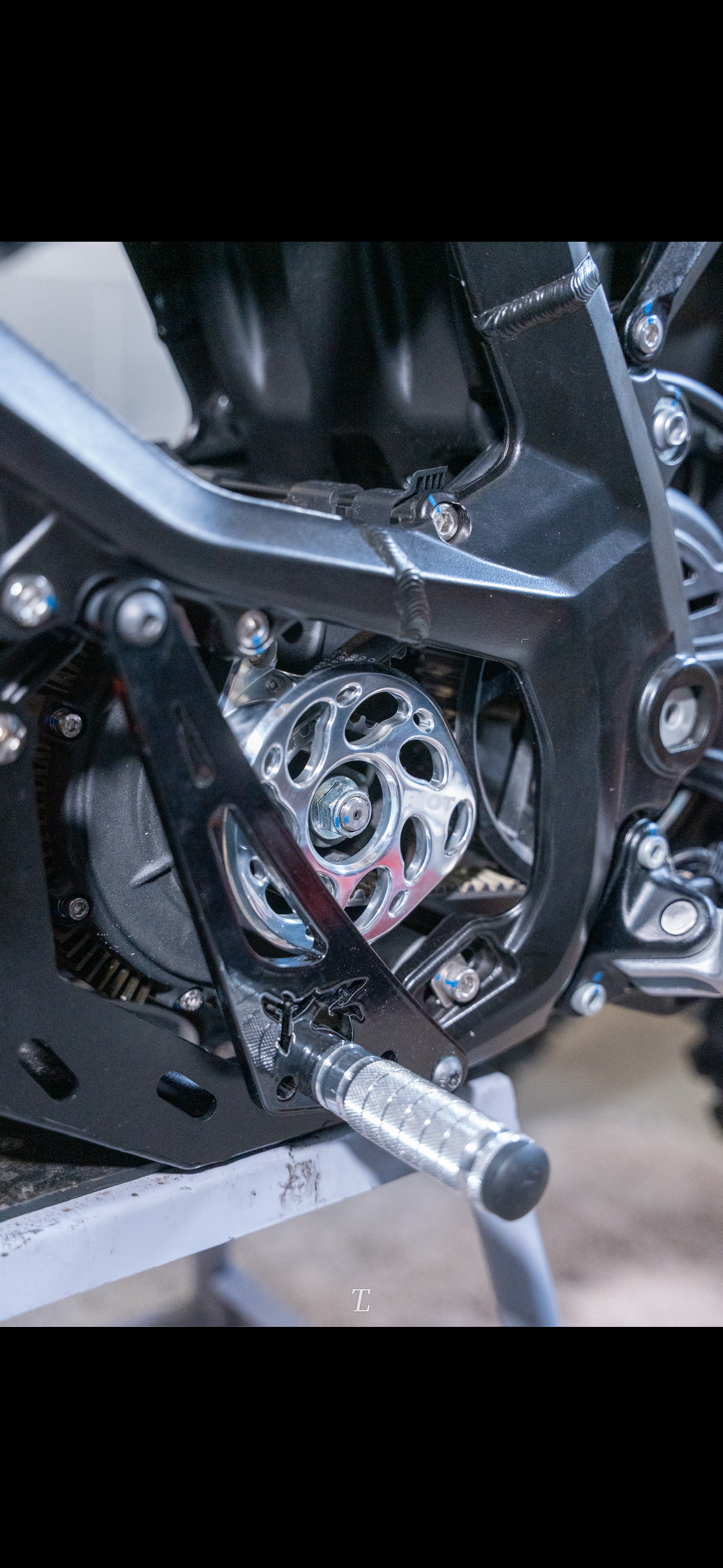 Surron Ultra Bee Motor Cover — Billet Aluminum, 5-Axis CNC Riot Racing